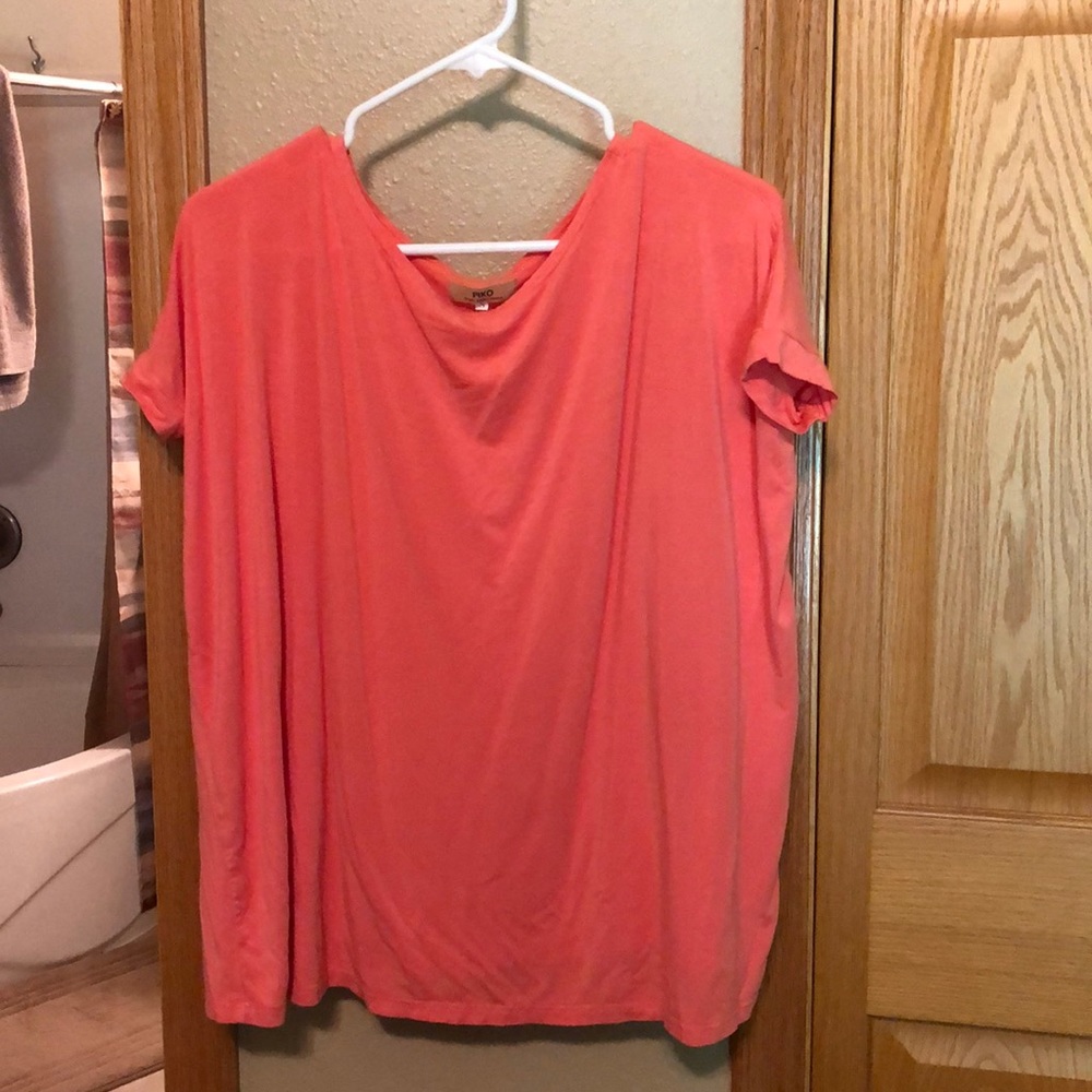 Piko coral top